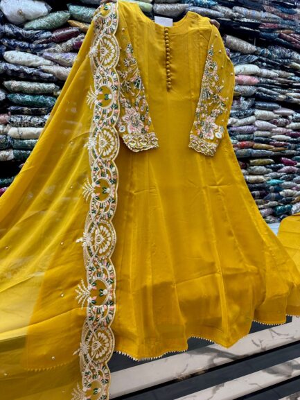 Weeding wear - Image 17