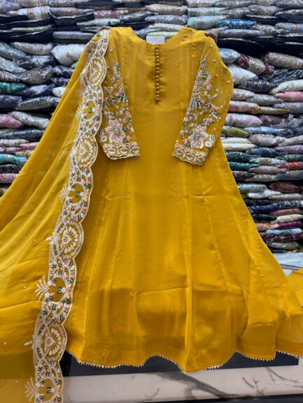 Weeding wear - Image 18