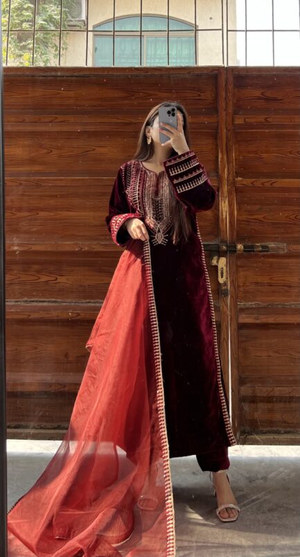 Weeding wear - Image 8