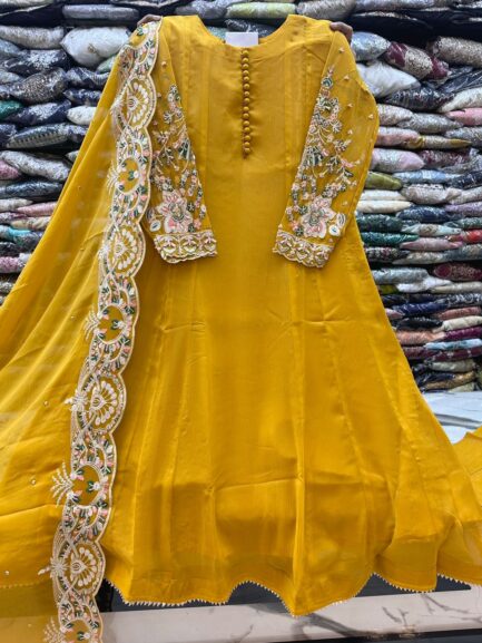 Weeding wear - Image 20