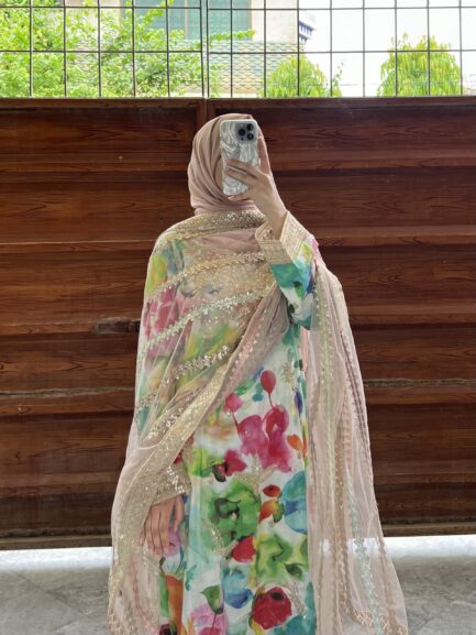 Party wear - Image 4