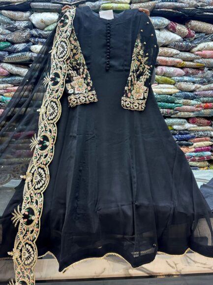 Weeding wear - Image 11