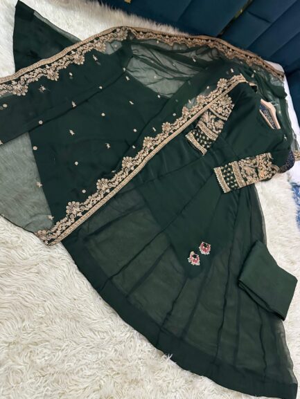 Weeding wear - Image 6