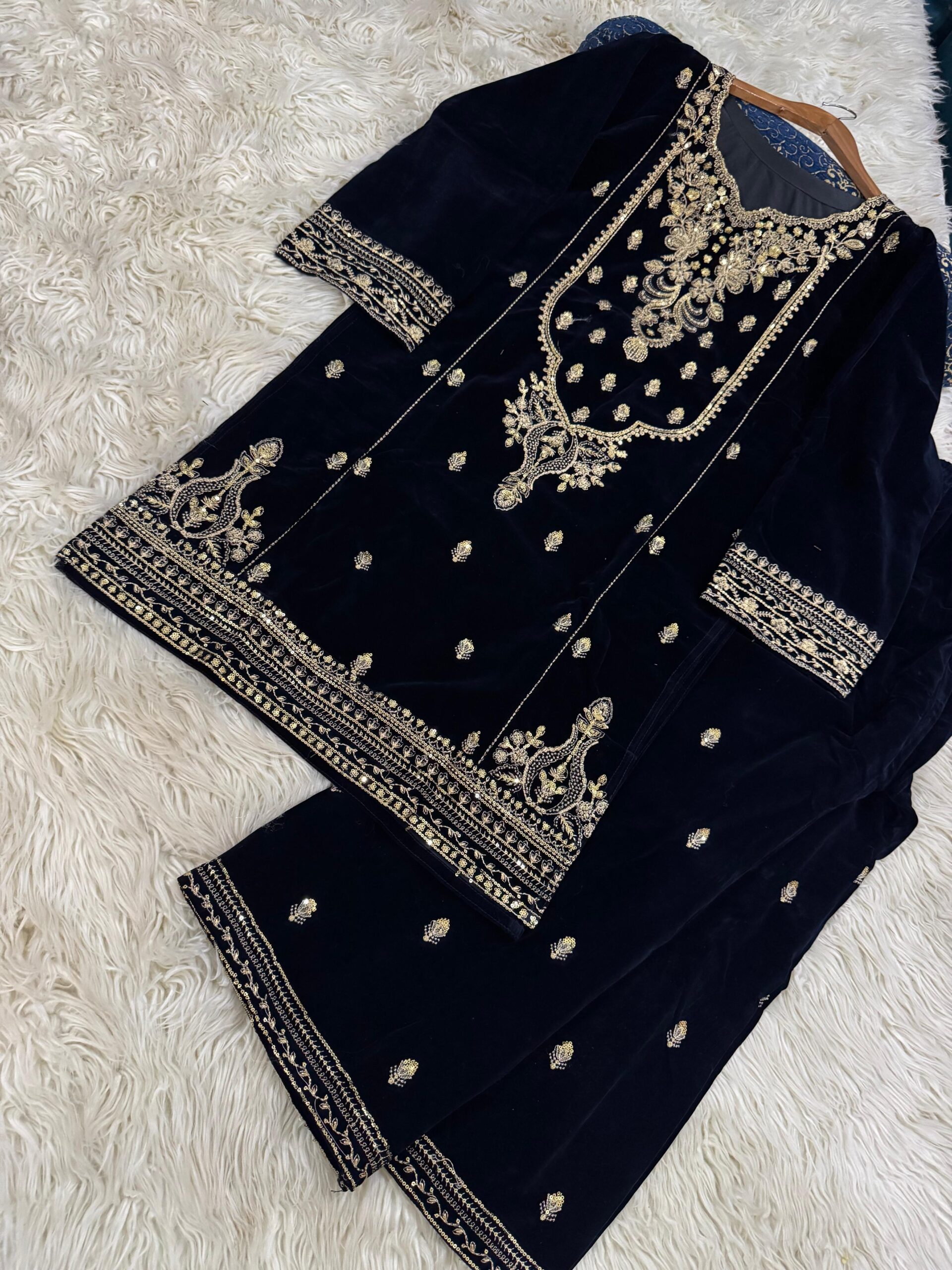 Heavy Sequins tilla Embd